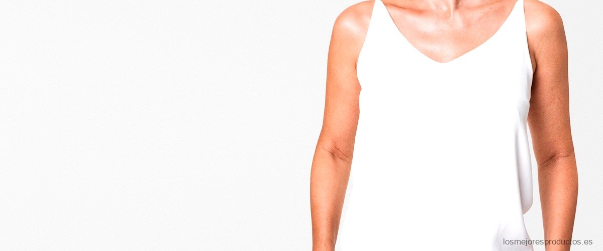 "Camiseta de tul transparente color carne: una prenda de moda imprescindible"