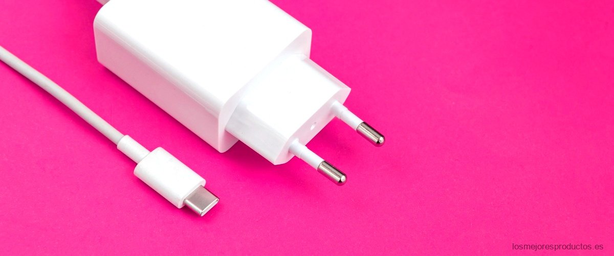Carga tus dispositivos fácilmente con un enchufe de superficie con USB