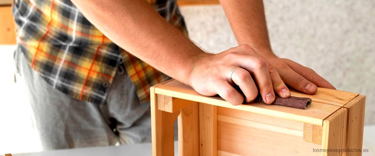Cierres y bisagras para cajas de madera: funcionalidad y seguridad en un solo producto.