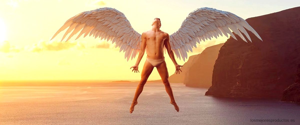 Cómo lucir un disfraz de ángel hombre moderno de impacto