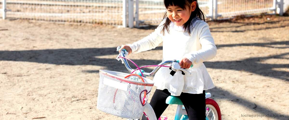 ¿Cómo puedo saber la talla de bicicleta adecuada para un niño?