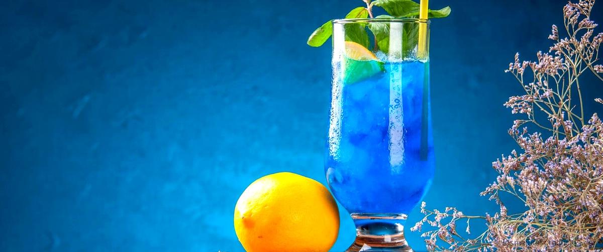¿Cómo se llama la bebida azul que tiene alcohol?
