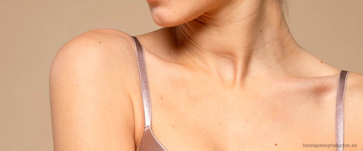 ¿Cómo se llama la cinta adhesiva para los senos?