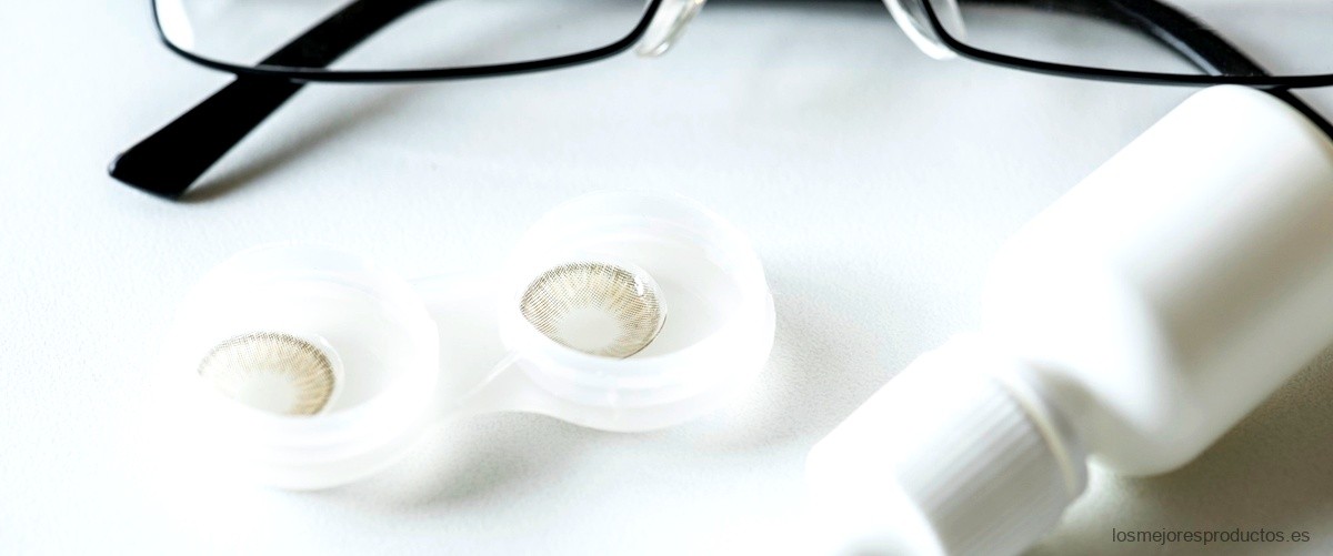 ¿Cómo se llaman las lentes de contacto para miopía y astigmatismo?