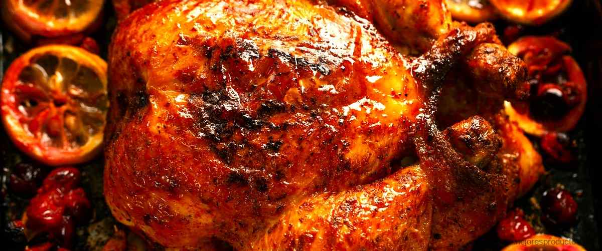 ¿Cuántas calorías tiene una porción de pechuga de pollo asada?