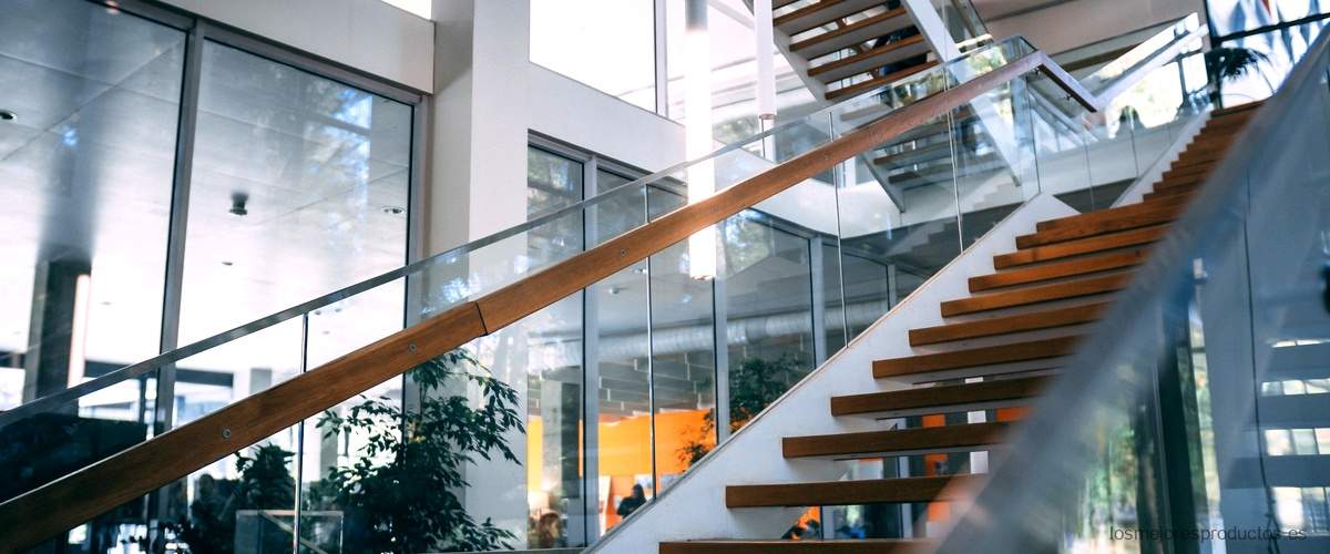 ¿Cuánto cuesta hacer una escalera en casa?