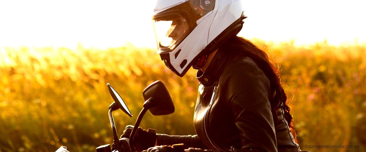 ¿Cuánto dura un casco de moto?