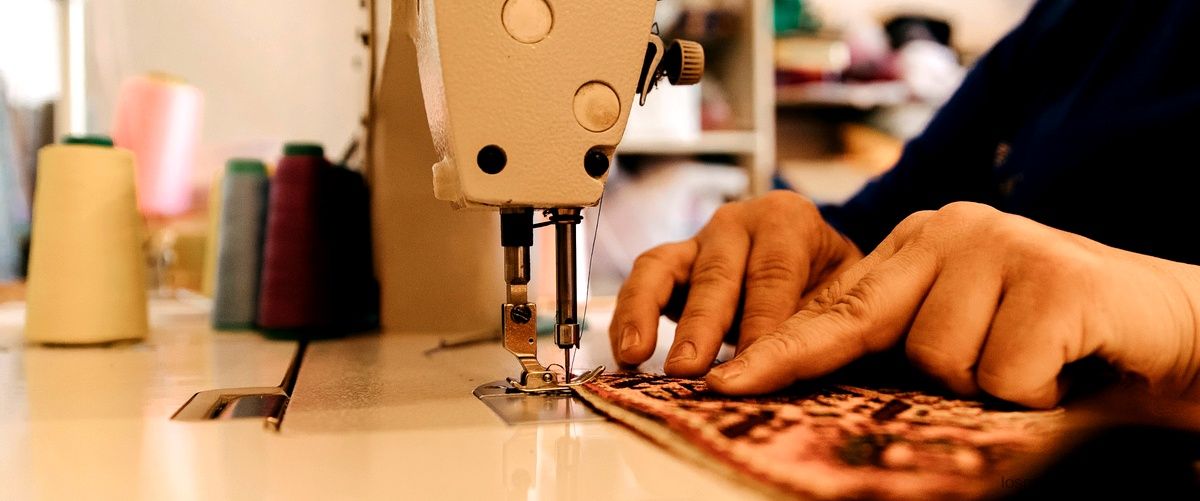 ¿Cuánto mide una máquina de coser portátil?