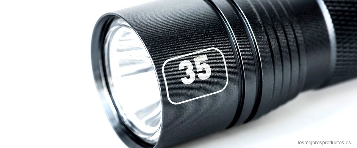 ¿Cuánto tiempo se debe cargar una linterna recargable?