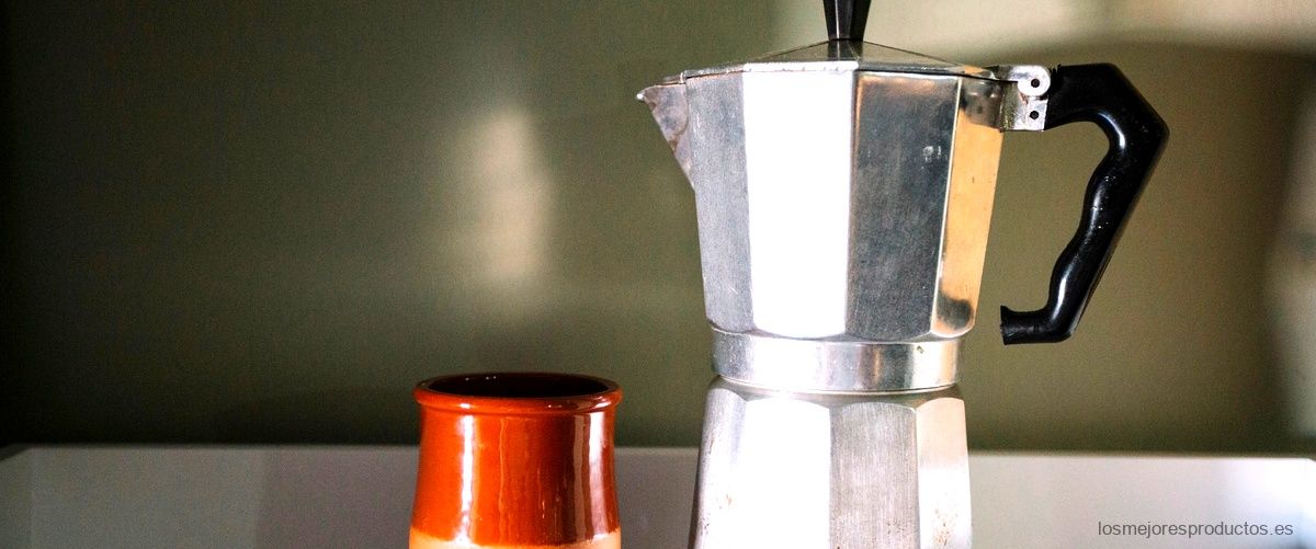 ¿Cuántos gramos de café se necesitan para una cafetera de 12 tazas?