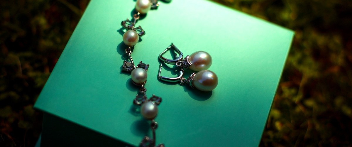 Descubre la elegancia del collar rosario de plata El Corte Inglés