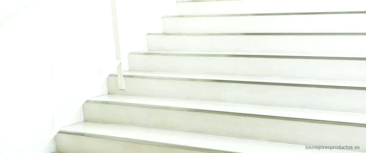 Descubre la versatilidad de la estantería escalera blanca para tus espacios