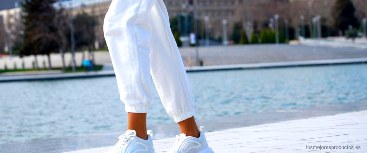 "Descubre las Nike Janoski blancas: el calzado que marca tendencia"