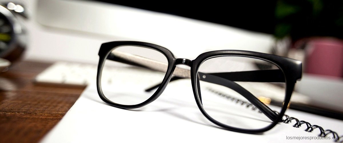 Descubre las últimas tendencias en gafas de sol Moschino para mujer