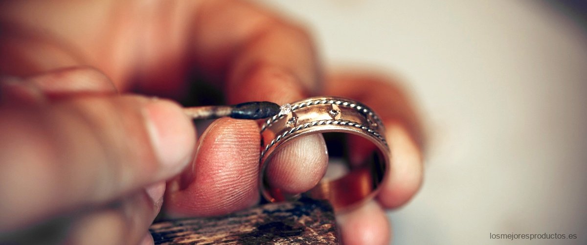 Descubre los anillos Fossil mujer: accesorios imprescindibles para lucir elegante