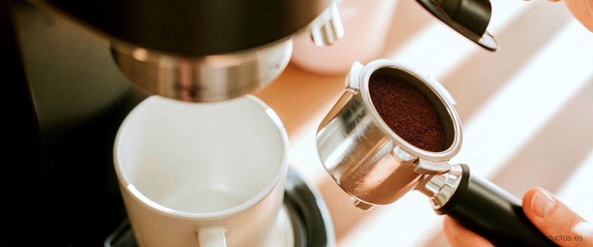 El arte de preparar café con la cafetera Delonghi Hipercor