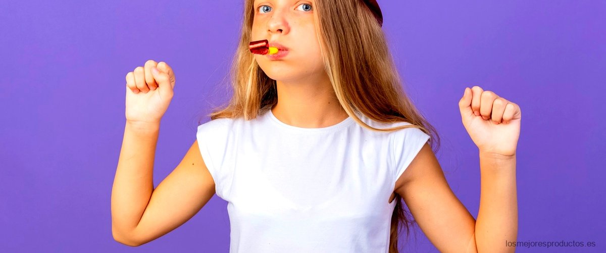 Encuentra la mejor camiseta azul eléctrico para niña en Lefties
