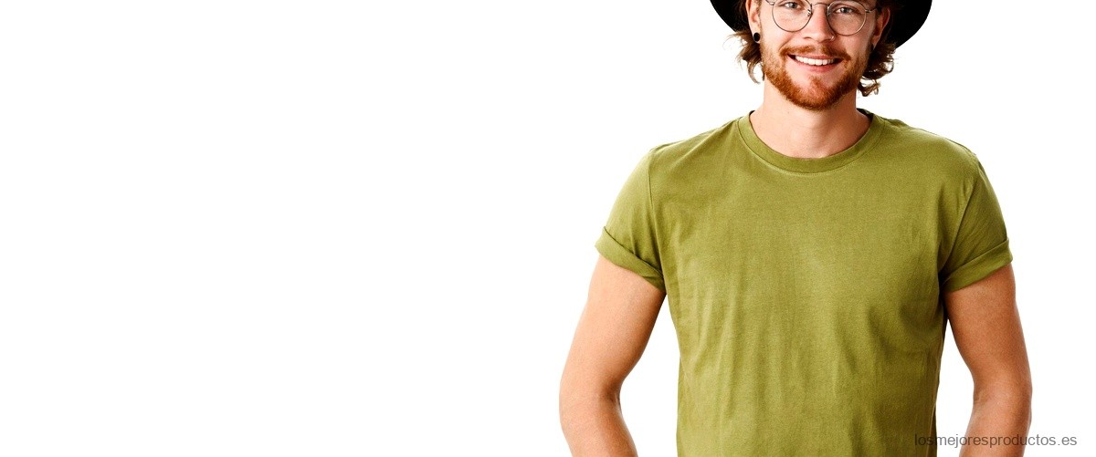 Estilo y elegancia con la camisa verde militar de hombre de Zara