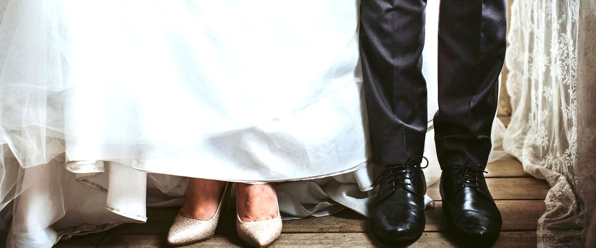 Estola gris para bodas: sofisticación y calidez en tu look nupcial