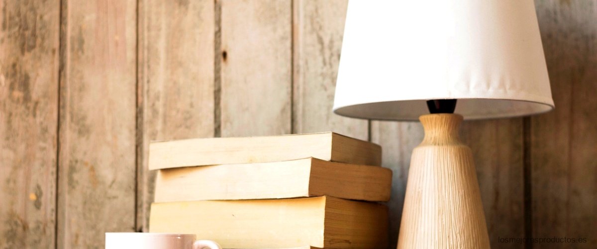 Lámpara de pie con repisa Ikea: estilo y practicidad en un solo mueble