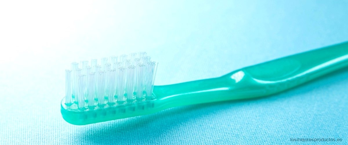 Mantén tus prótesis dentales limpias con el cepillo dental de Mercadona