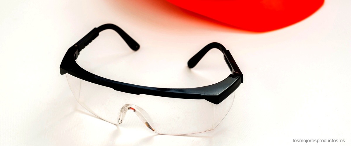 Mejora tu rendimiento laboral con gafas de aumento