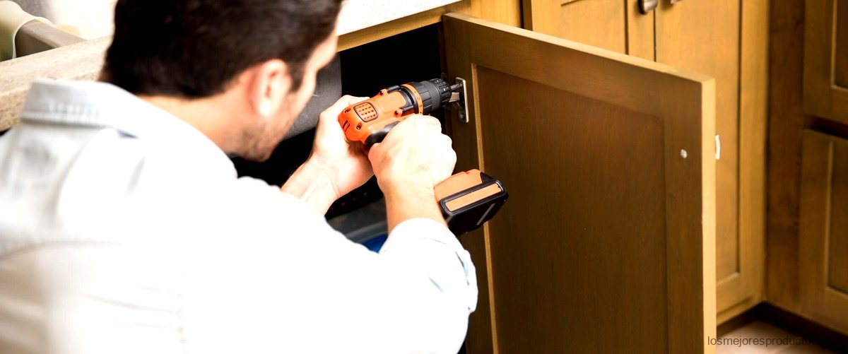 Organiza el interior de tus muebles de cocina con un especiero puerta armario de Ikea