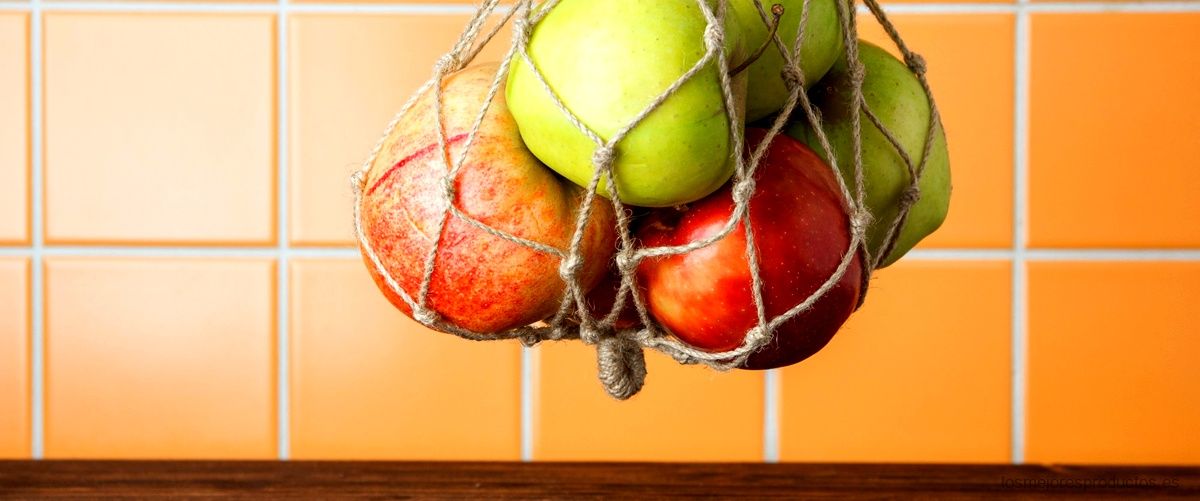 Organiza tu cocina con fruteros colgantes: ¡práctico y decorativo!