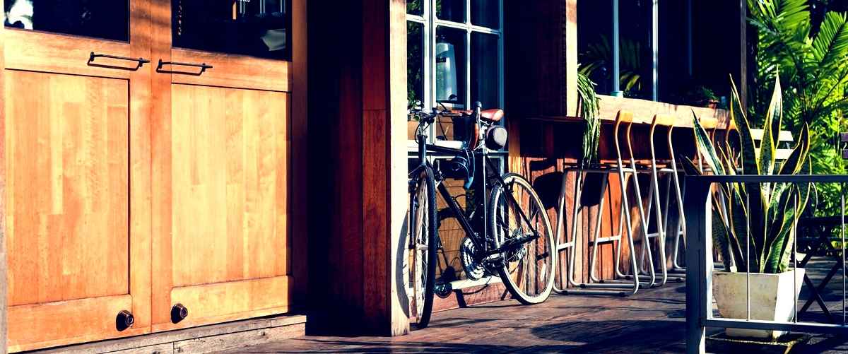 Organiza y protege tus bicicletas con un armario vertical para exteriores