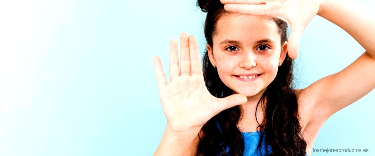 Pendientes de plata antialérgicos: brillo y protección para las orejas de tu hija