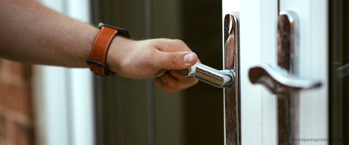 ¿Por qué elegir un tornillo prisionero para la manilla de tu puerta?