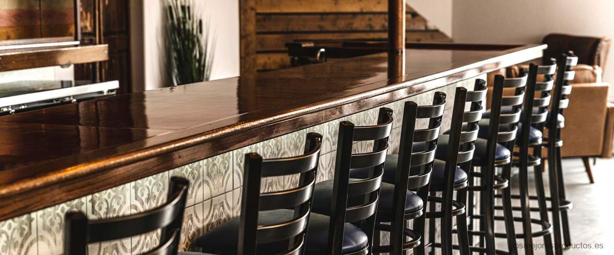 ¿Qué características hacen de las mesas altas de bar de Jysk una opción versátil?