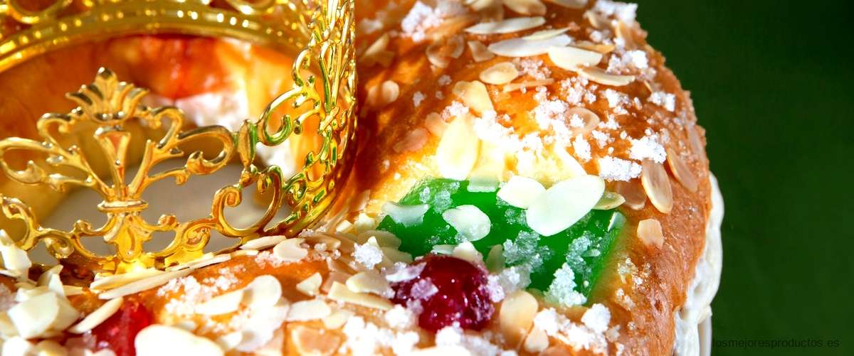 ¿Qué se oculta dentro del roscón de Reyes?