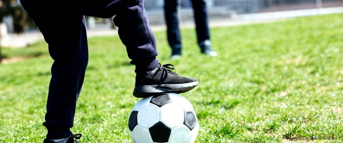 ¿Qué significa TF en botas de fútbol?