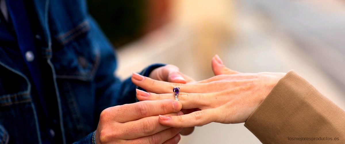 ¿Qué tipo de anillo se usa para pedir matrimonio?
