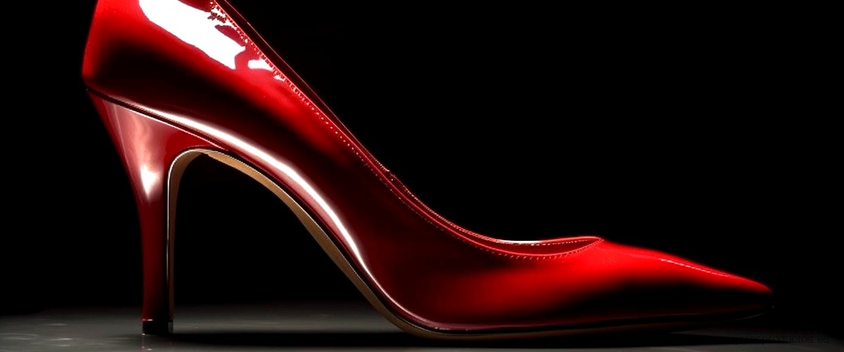 Zapatillas Nike negras y rojas: el calzado perfecto para un look deportivo