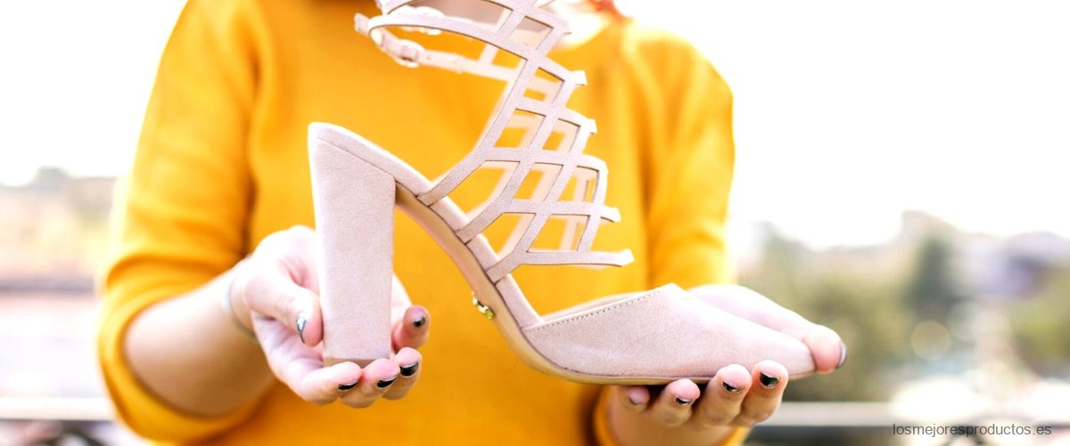 Zapatillas Puma Lazo Mujer: el toque femenino que necesitas en tu outfit