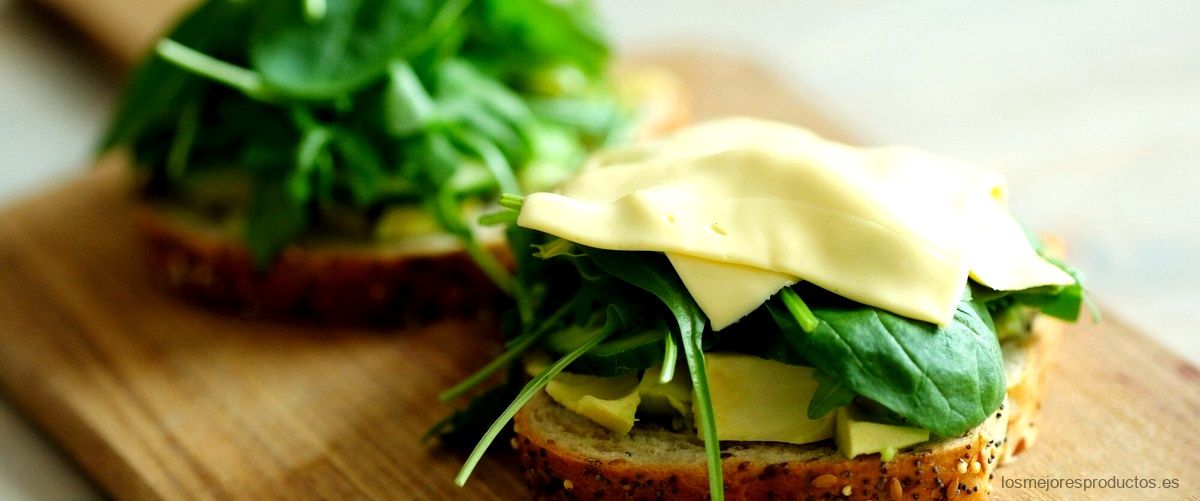 ¿Cómo puedo sustituir el queso en una dieta vegana?