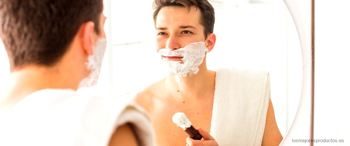 ¿Cómo se aplica la espuma de afeitar?