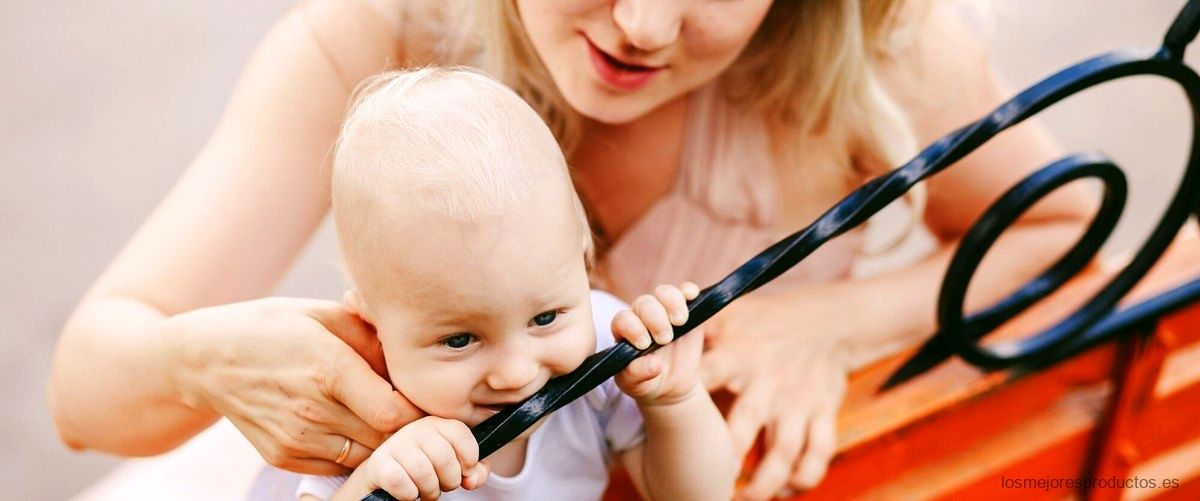 ¿Cómo se llama el aparato para escuchar los latidos del bebé?