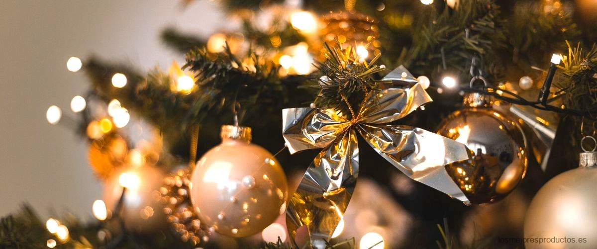¿Cómo se llaman los adornos de los árboles de Navidad?