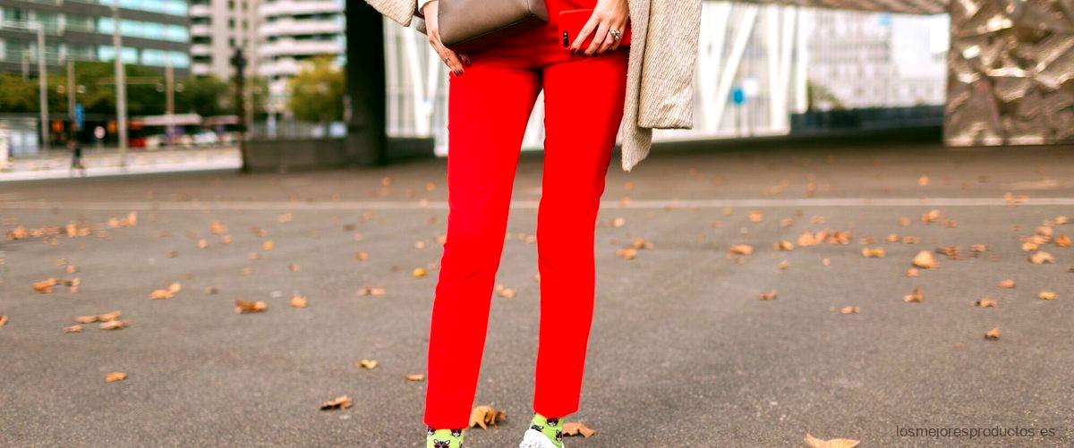 ¿Cómo se llaman los pantalones anchos para mujer?