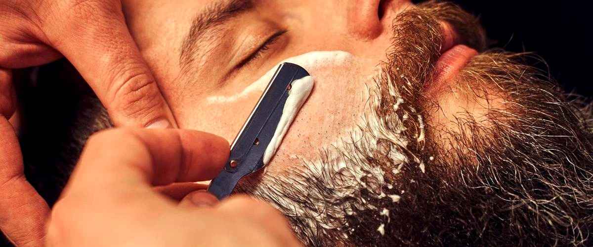 ¿Cómo se sujeta la navaja de afeitar?