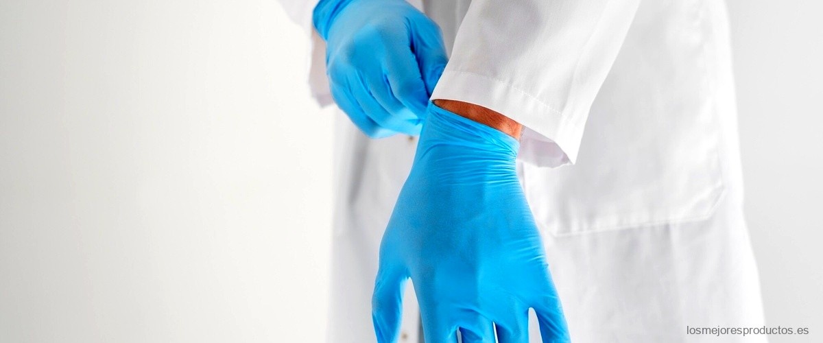 ¿Cuál es el uso de los guantes en el laboratorio?