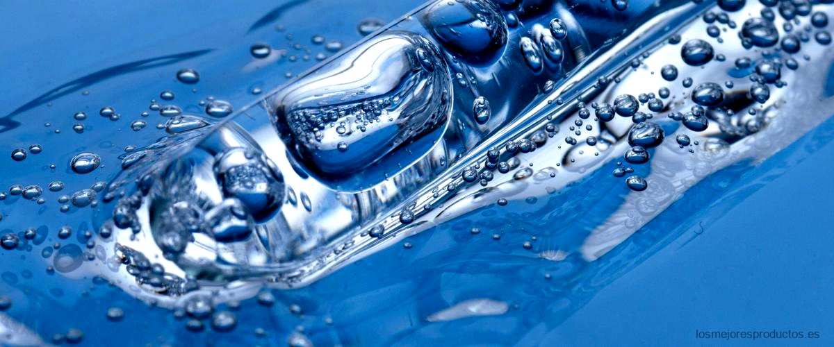 ¿Cuál es la diferencia entre el agua destilada y el agua desmineralizada?