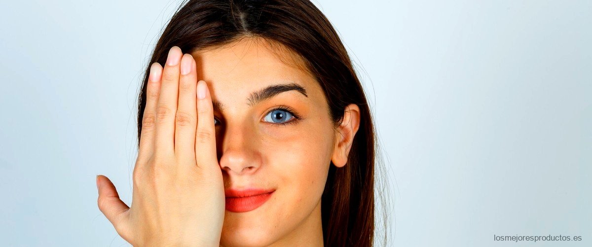¿Cuándo se aplica la crema para el contorno de ojos?