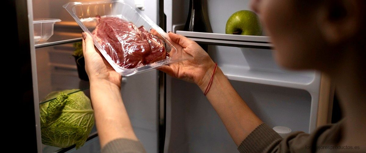 ¿Cuánto mide un frigorífico combi?