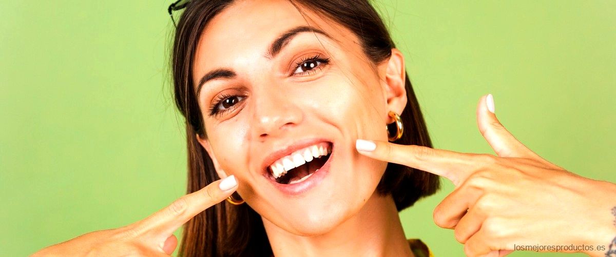 ¿Cuánto tiempo dura el pegamento Corega en los dientes?
