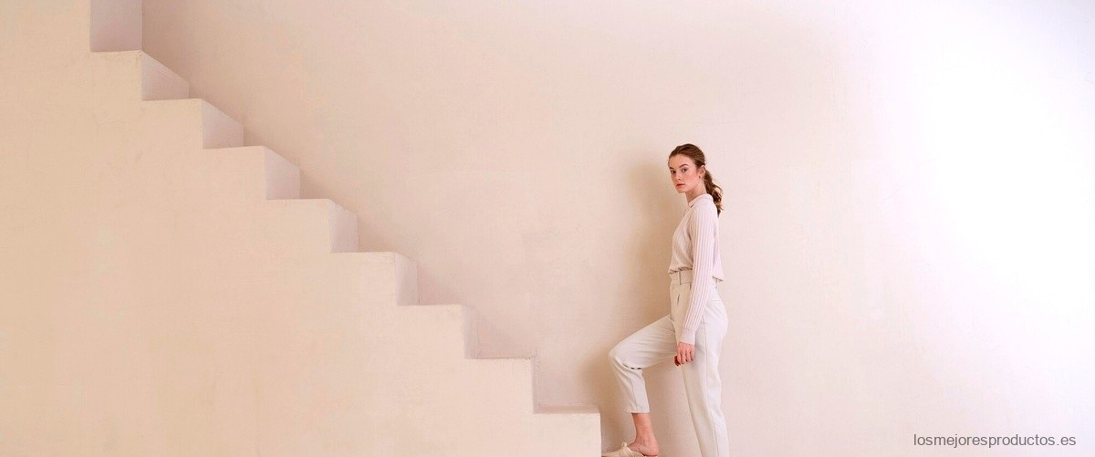 Vestido blanco asimétrico Zara: elegancia y estilo